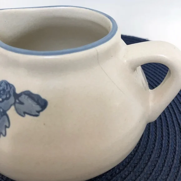 Vintage 1960’s Pfaltzgraff Yorktowne Stoneware Pitcher - Picture 5 of 8